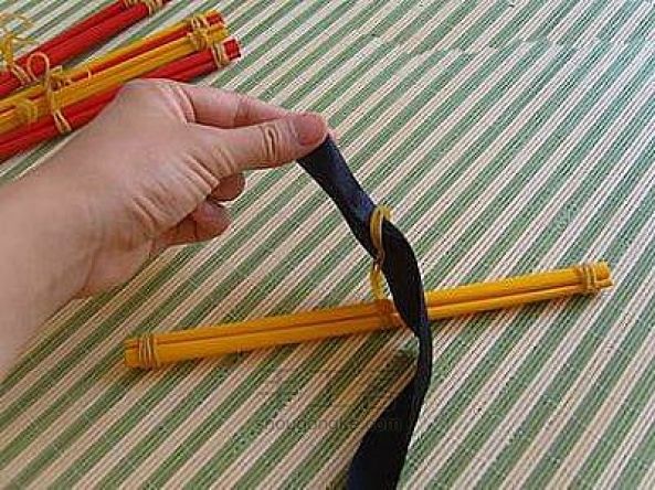 旧筷子变身小衣挂 第9步