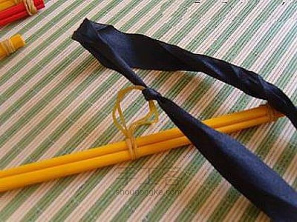 旧筷子变身小衣挂 第10步