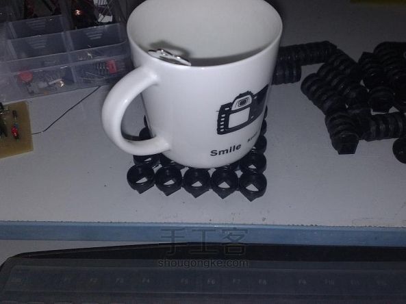 旧键盘改造自制多用杯垫 手机架 百变支架 手工教程 第8步