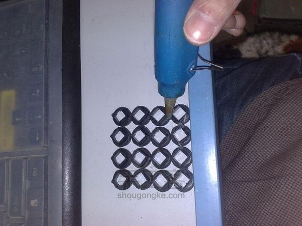 旧键盘改造自制多用杯垫 手机架 百变支架 手工教程 第5步