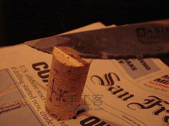 用葡萄酒软木塞制作古典风格项链挂坠 第2步