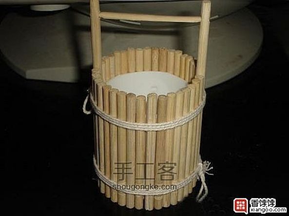 一次性筷子制作可以装水的小水桶的方法 手工教程 第1步