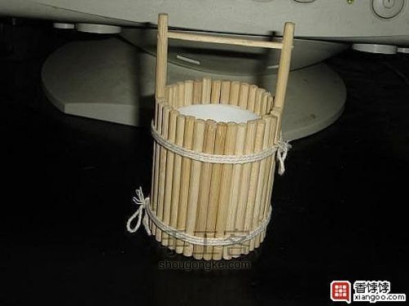 一次性筷子制作可以装水的小水桶的方法 手工教程 第11步