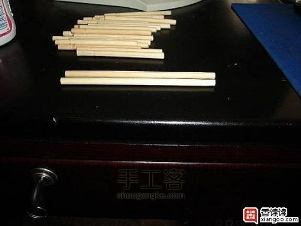 一次性筷子制作可以装水的小水桶的方法 手工教程 第6步