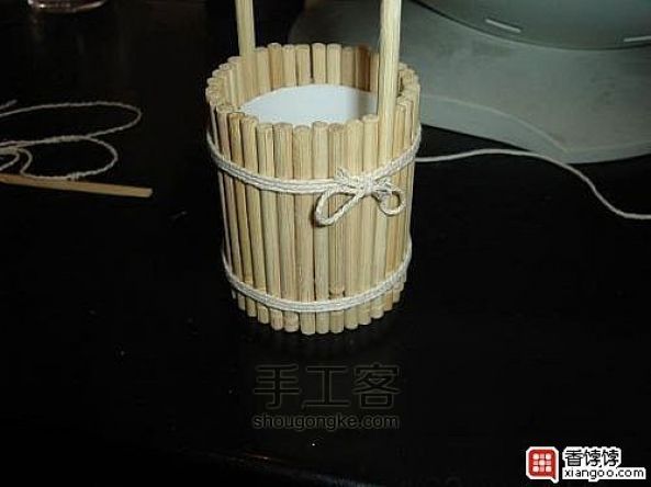 一次性筷子制作可以装水的小水桶的方法 手工教程 第9步