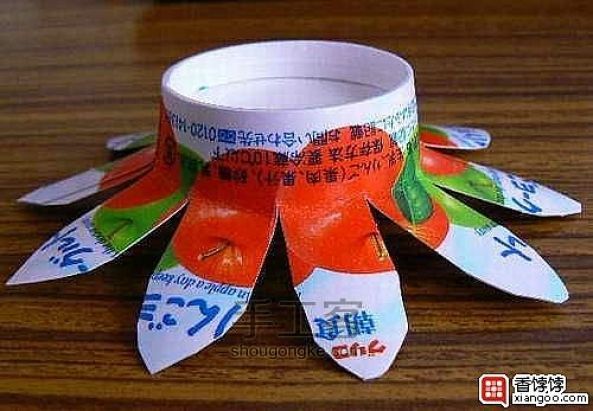 酸奶盒制作向日葵装饰花 第4步