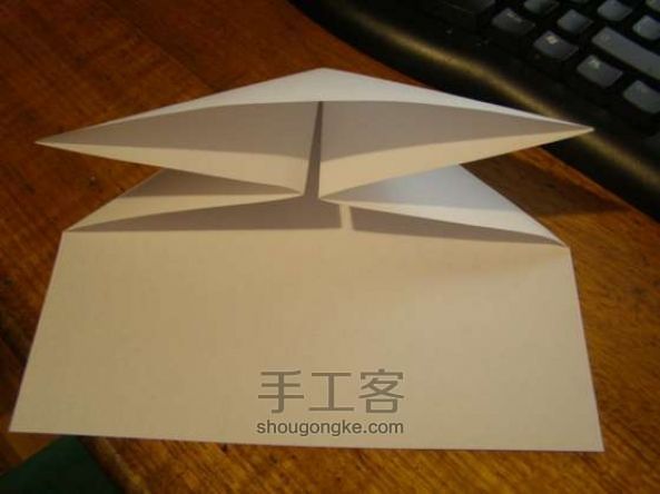 折只纸飞机 第4步