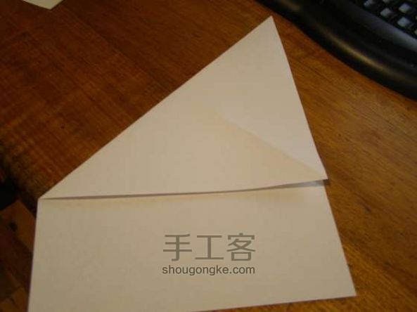 折只纸飞机 第2步