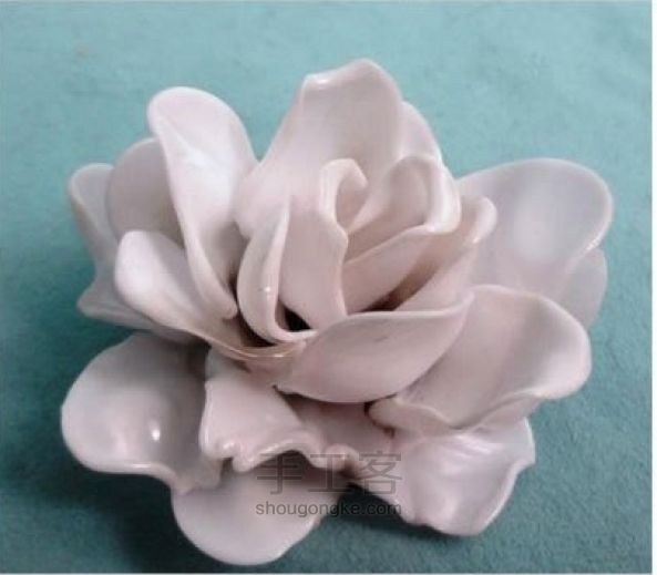 塑料勺子制作花朵项链教程 第2步
