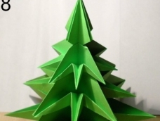 好看的圣诞树，折纸来完成。折完后再点缀一点红色的元素就更好了。