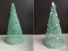 如何以一个较短的时间和最低的成本完成一个时尚的圣诞树。这就是一个办法。