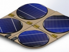 折叠式太阳能电池是户外运动爱好者非常需要的一件物品。折叠面板是强大到足以在阳光直射下运行一个小的mp3播放器，扬声器。当然它也可以为手机和其它设备可充电。