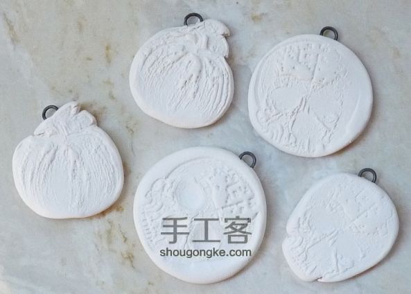 橡皮图章制作的粘土元素饰品 第3步