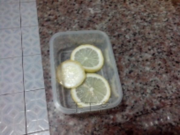 超简单的手工柠檬水 第2步