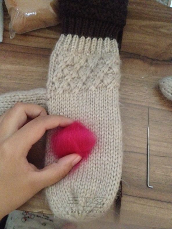 羊毛毡改造旧手套教程 第2步