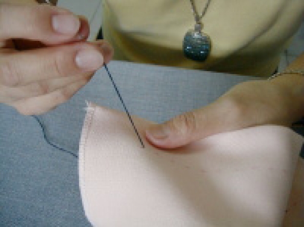 手缝之平针缝法,止缝法 第9步