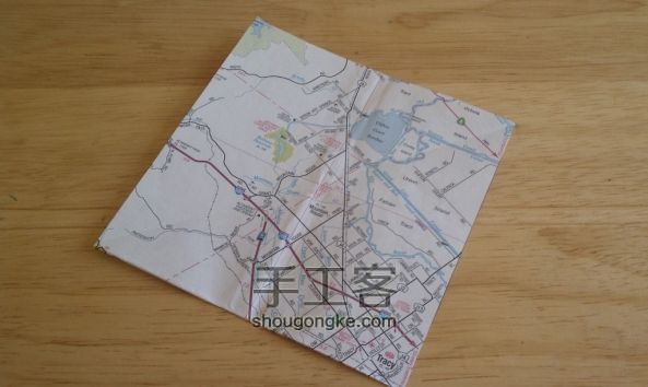 教你DIY超简单的地图纸花 第1步