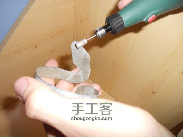 铁皮制作蛇形手镯教程 第5步