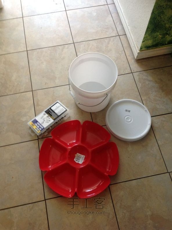 手工制作自动喂鸡器教程 第1步