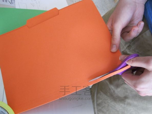 用海报和办公用品做一把小纸伞 第22步