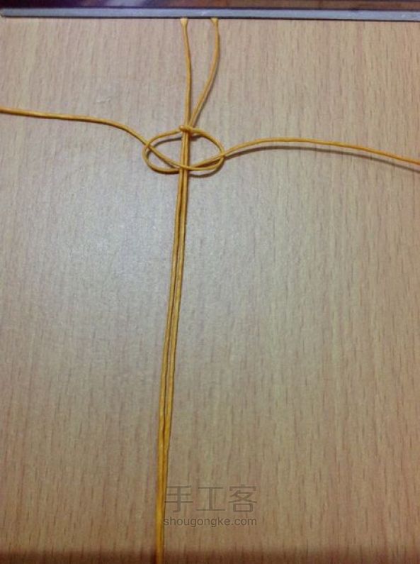 黄金色编织手绳 第3步
