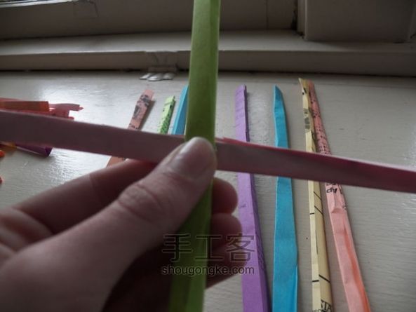 DIY 五彩纸篮子 第5步
