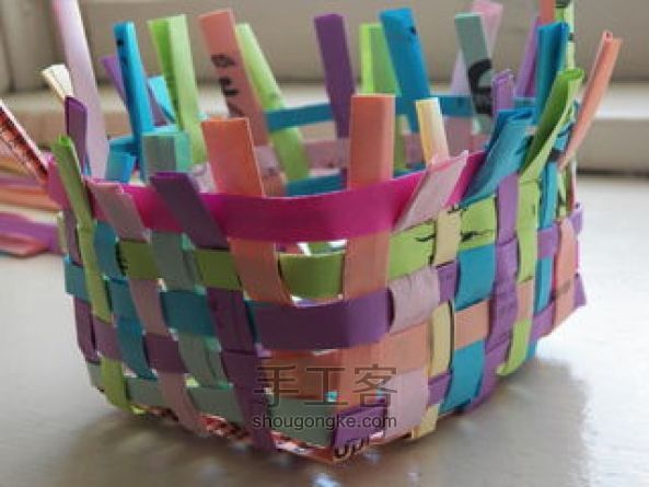 DIY 五彩纸篮子 第13步