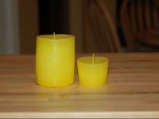 用蜡烛增加节日气氛是最好不过的方式了。当然你还可以安排一个浪漫的烛光晚餐。