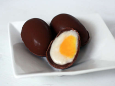 厨房自制巧克力彩蛋  