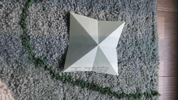 折纸枫叶 第1步