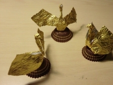 用费列罗巧克力包装纸折的天鹅