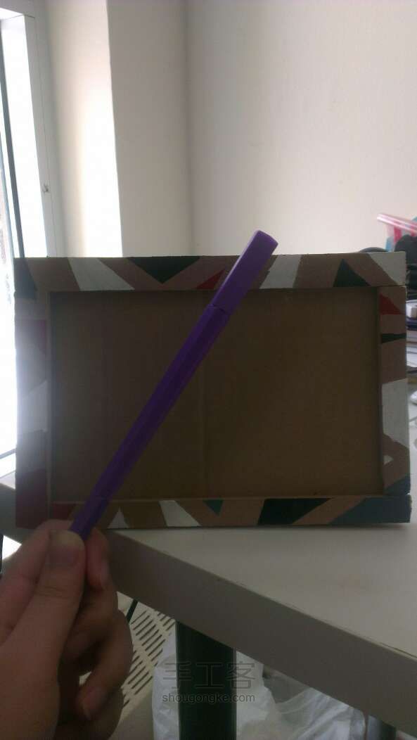 废纸盒做个现代艺术相框 第3步