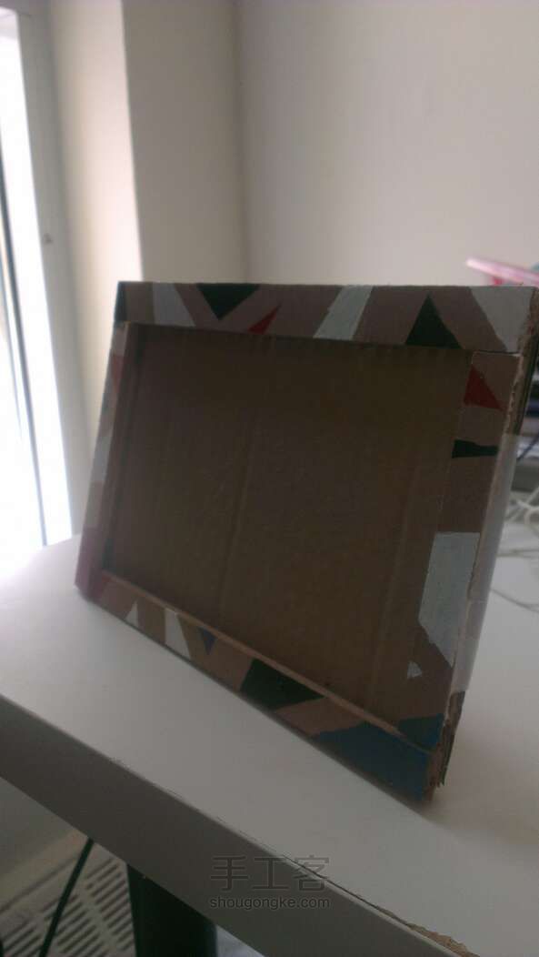 废纸盒做个现代艺术相框 第4步