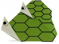 小乌龟相信喜欢DIY折纸的朋友们都折过吧，折纸小乌龟有很多种，我在这里给大家一个体形可爱的小乌龟的折纸图解教程。


	