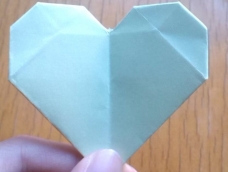 最容易的叠纸桃心方法