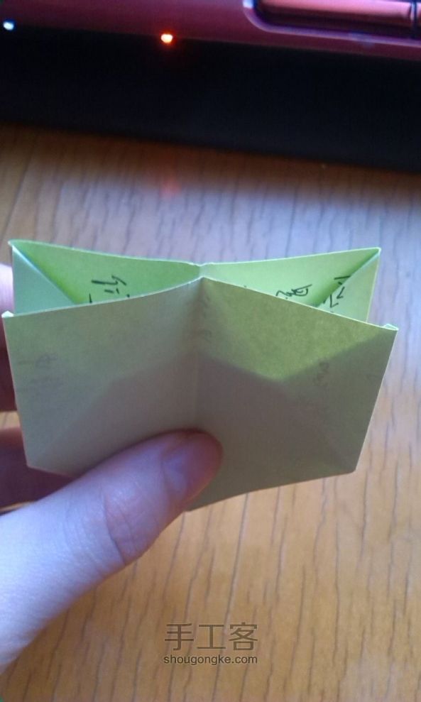 最容易的叠纸桃心方法 第18步