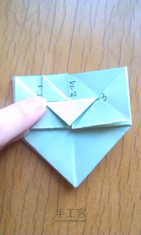 最容易的叠纸桃心方法 第20步