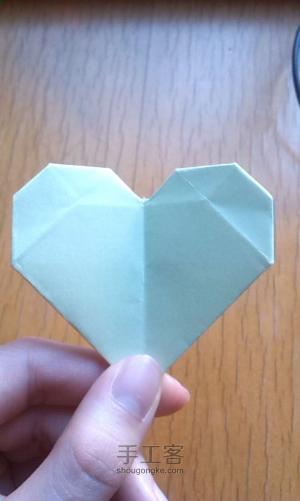 最容易的叠纸桃心方法 第25步