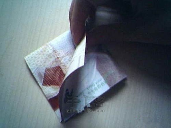 旧杂志折漂亮、环保的杯垫 第4步