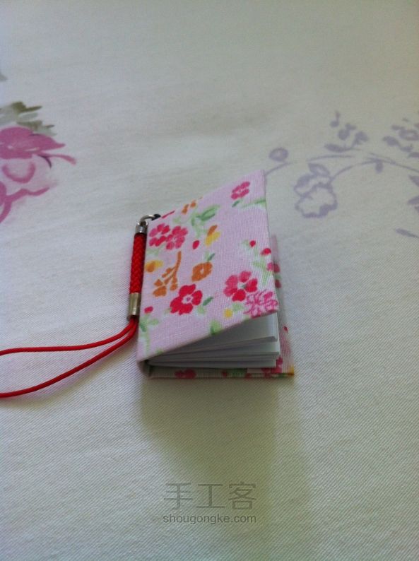 手工制作迷你碎花本子 第3步