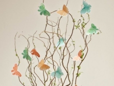 用树枝和纸蝴蝶DIY桌花教程