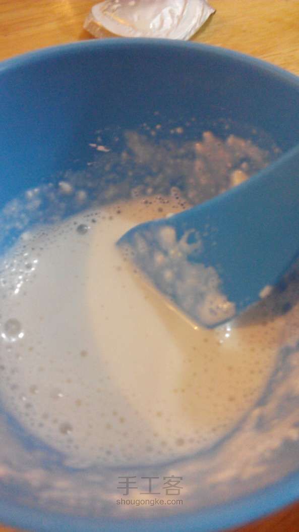 牛奶珍珠粉乳酪面膜 第4步
