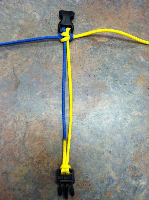 双色伞绳手链 第4步