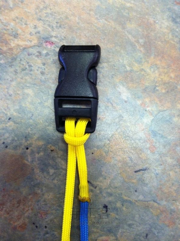 双色伞绳手链 第3步