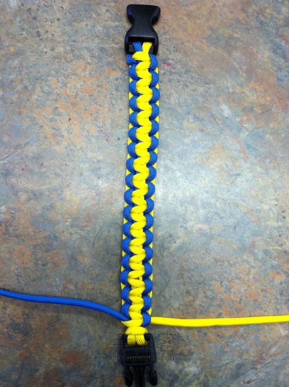 双色伞绳手链 第5步