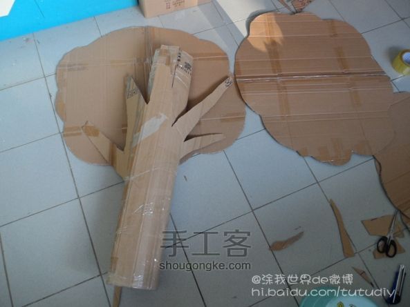 幼儿园的纸皮大树玩教具 第5步
