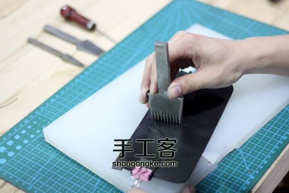 90分钟 DIY手工皮具—西装长钱夹（卡包）教程分享. 第25步