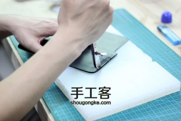 90分钟 DIY手工皮具—西装长钱夹（卡包）教程分享. 第33步