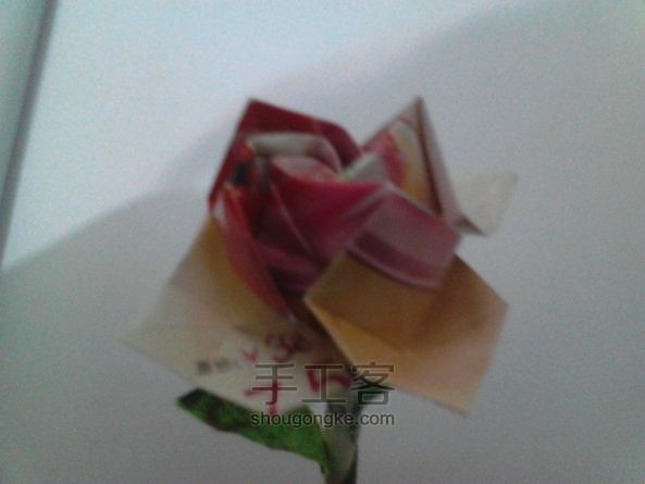 折纸玫瑰~旧杂志制作~ 第19步