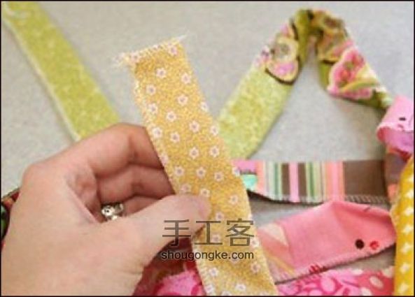 可爱布艺花朵胸针教程 第3步